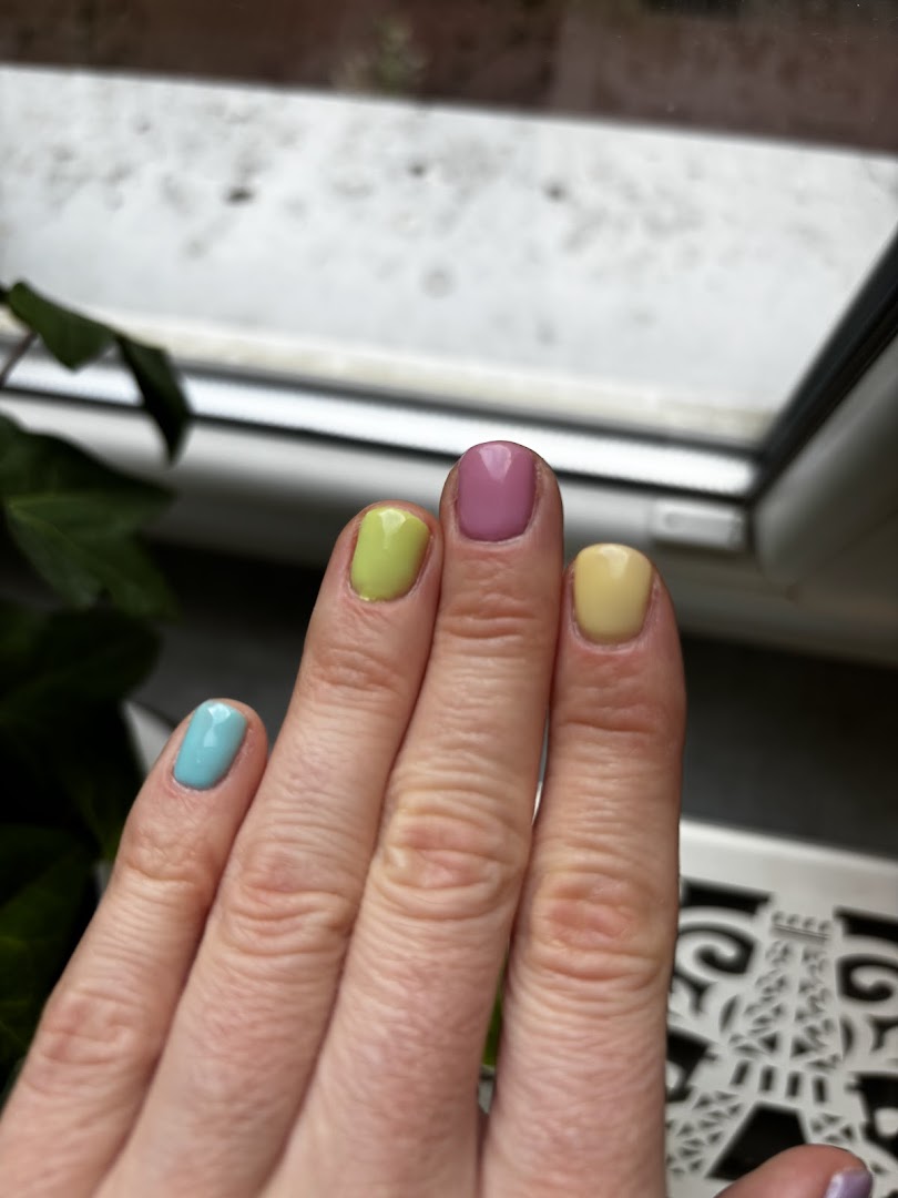 Kolorowy manicure